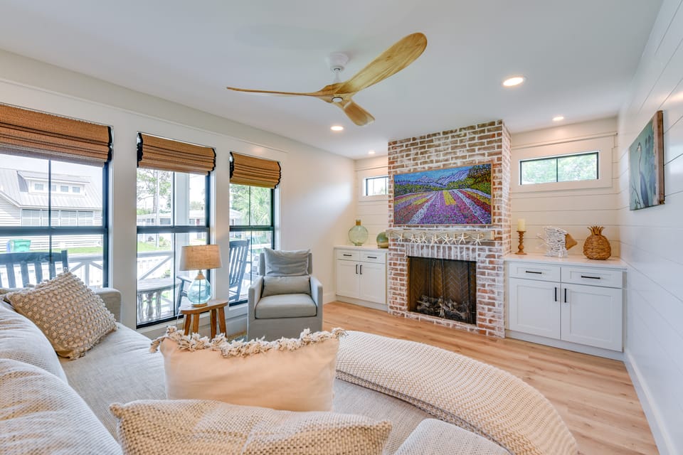 Walk to Beach: Designer PCB Retreat Near 30A! House in Laguna Beach