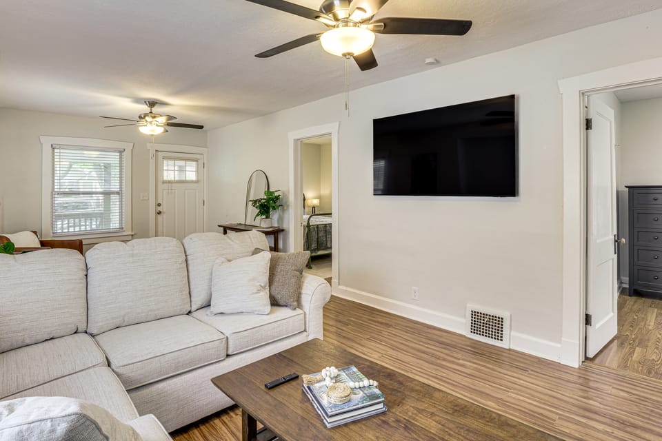 Walk to Macken Park! 5 Min to Downtown KC House in North Kansas City