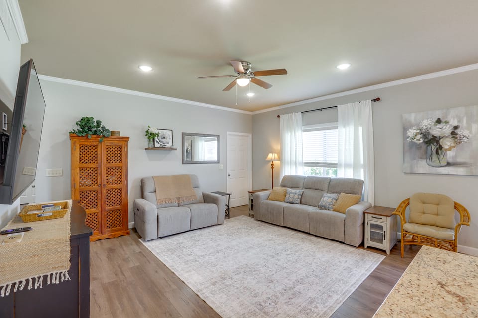 Deck & Large Yard! Family Haven in Cape Girardeau House in Cape Girardeau
