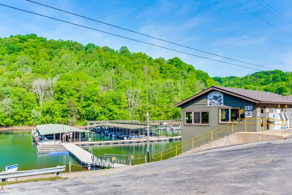 Steps to Dale Hollow Lake! Cozy A-Frame Cabin House in Tennessee