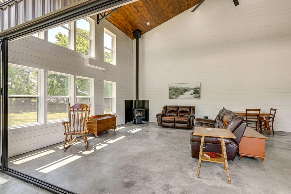 Riverfront Retreat w/ Porch & Views in Des Arc! House in Missouri