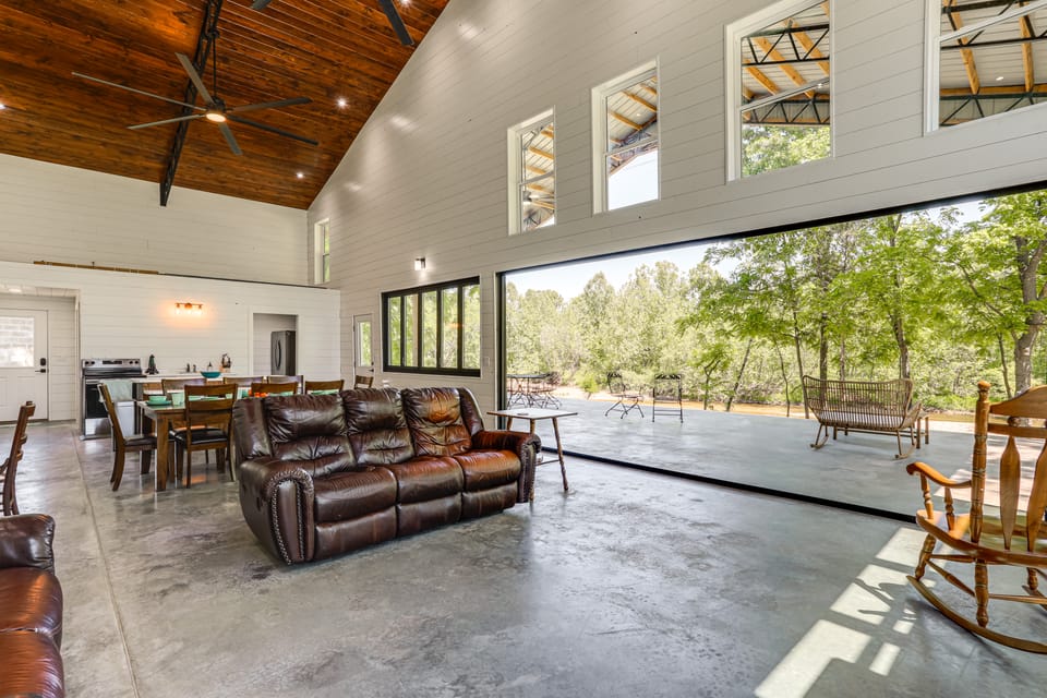 Riverfront Retreat w/ Porch & Views in Des Arc! House in Ozark Mountains