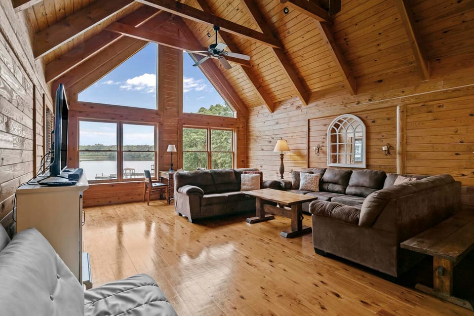 Lakefront Home w/ Covered Dock & Game Room House in Lake Norman