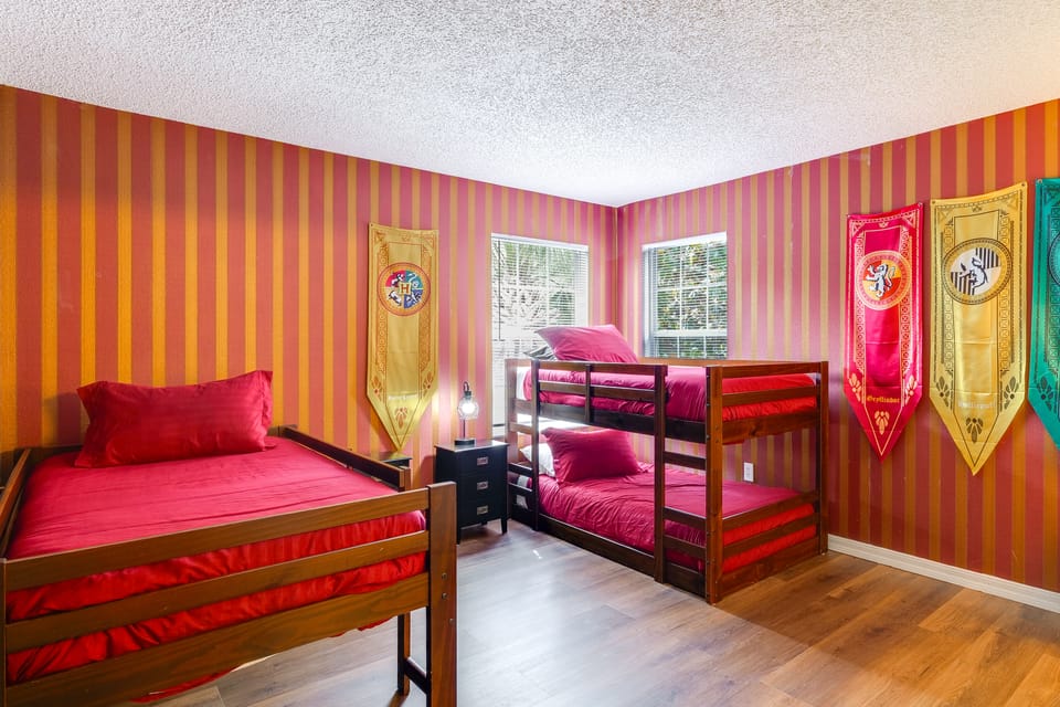 Minutes to Disney: Pool, Games & Themed Rooms House in Four Corners