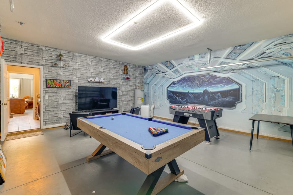 Minutes to Disney: Pool, Games & Themed Rooms House in Four Corners