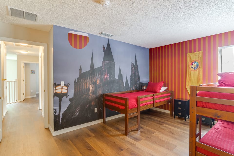 Minutes to Disney: Pool, Games & Themed Rooms House in Four Corners