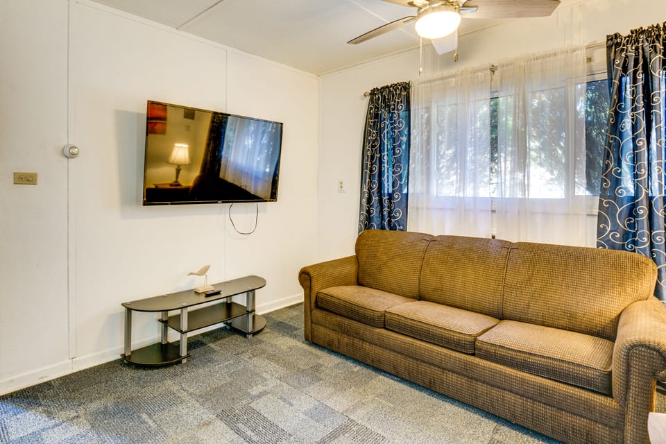 1 Mi to Lakeport State Park! Bungalow w/ Patio House in Michigan