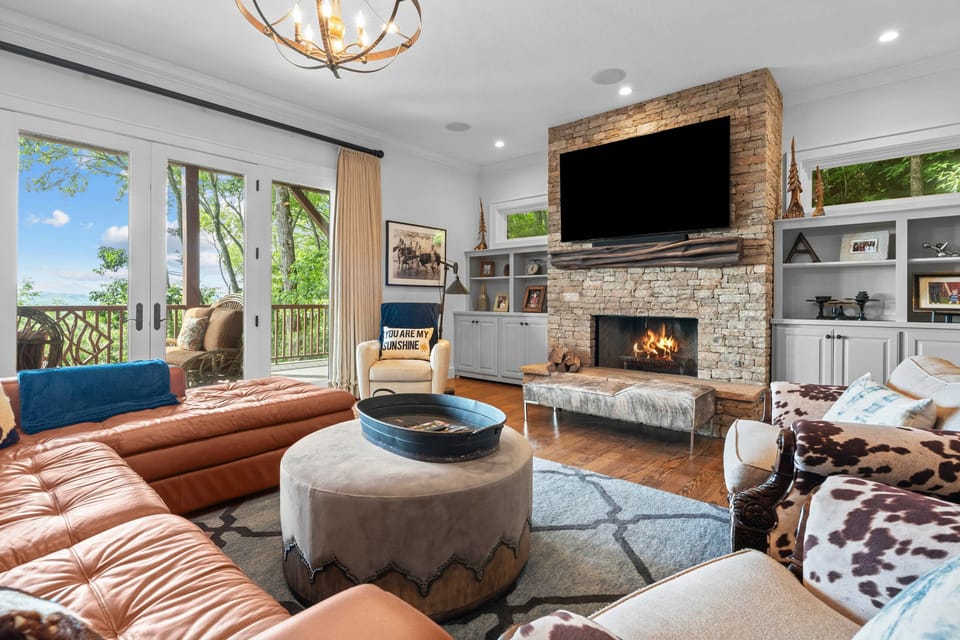 Luxurious Mtn Retreat w/ Lake Glenville Views! House in Tennessee