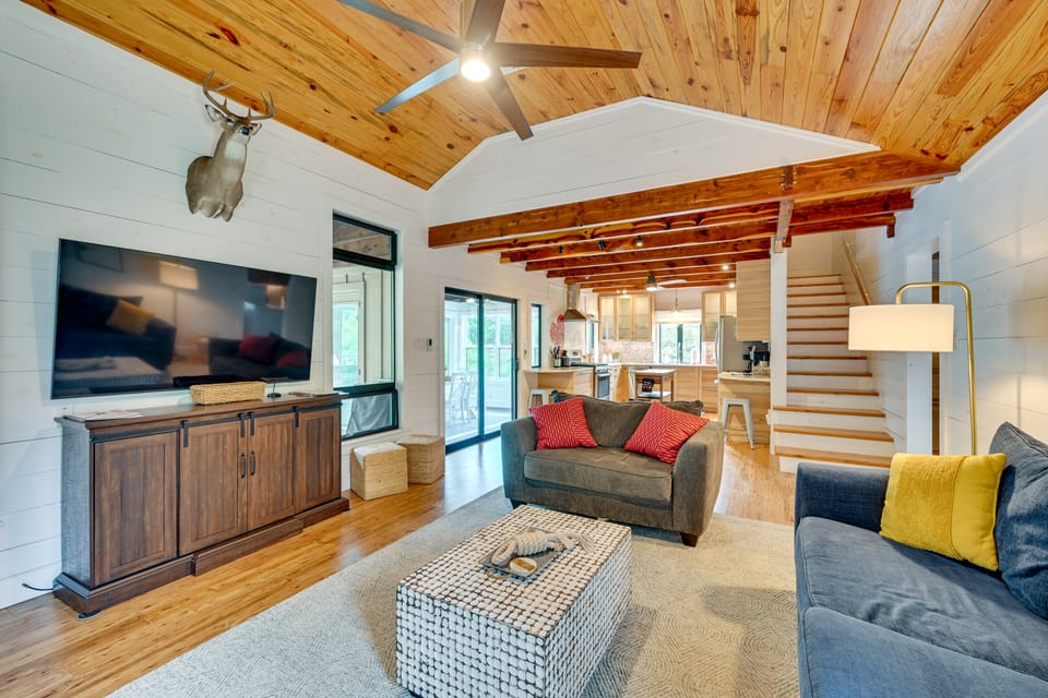 Fishing Dock & Mtn Views! Buchanan Lake Family Gem House in Texas