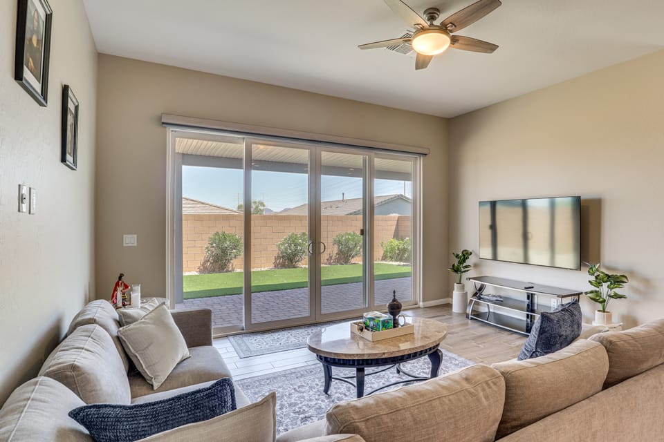 9 Mi to Las Vegas Strip! Spacious Single-Story Gem House in Paradise