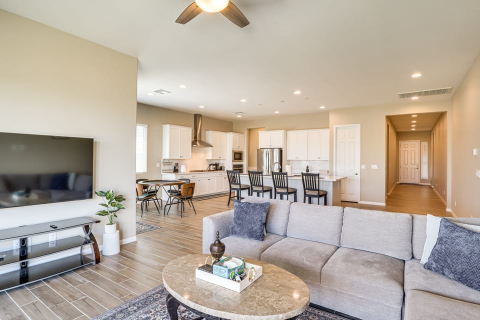 9 Mi to Las Vegas Strip! Spacious Single-Story Gem House in Paradise