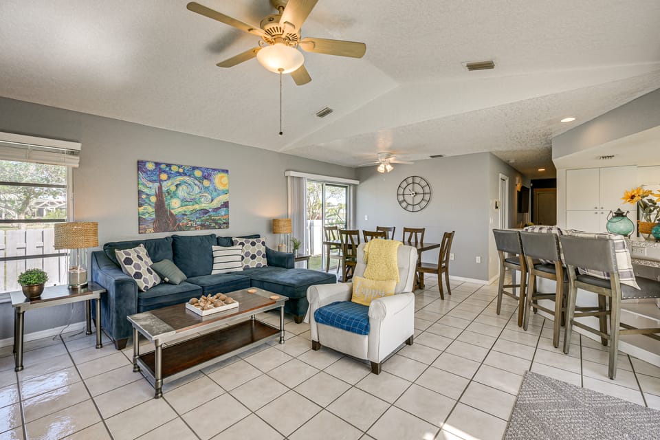 Walk to Port Charlotte Beach Park! Canal-Front Gem House in Port Charlotte