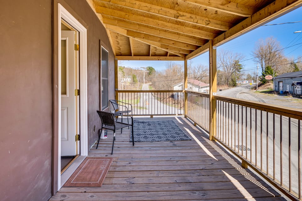 Lake Days, Trails & More! Updated Apt in Mineville Apartment in Adirondack Mountains