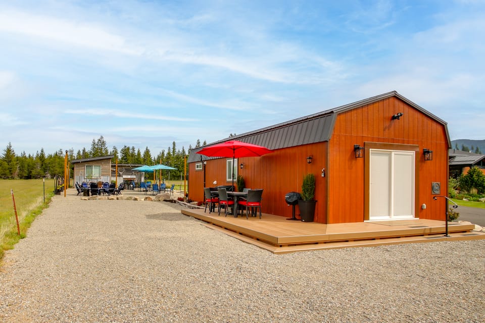 6 Mi to Lake Pend Oreille! Cozy Cabins w/ Views House in Kootenai County