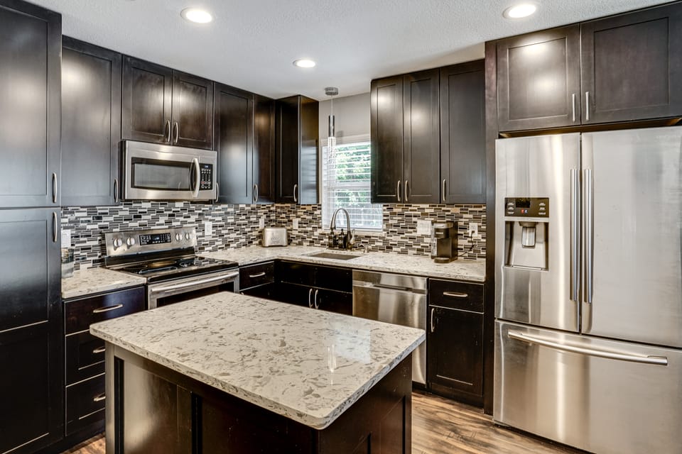 2 Mi to Stadiums & UT Arlington! Stylish Home House in Arlington