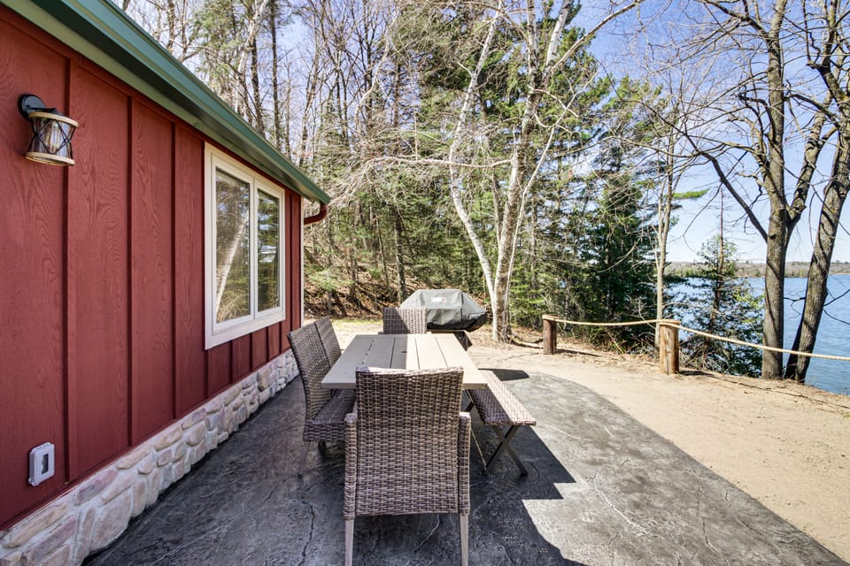 Leech Lake South Shore - Private, Sleeps 8 Adults House in Leech Lake