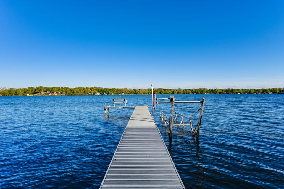 'Lake Garden House' w/ Hot Tub & Dock House in Michigan