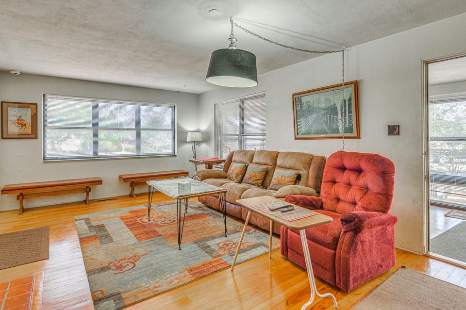 Highly Walkable Area! Charming Roswell Bungalow House in Roswell