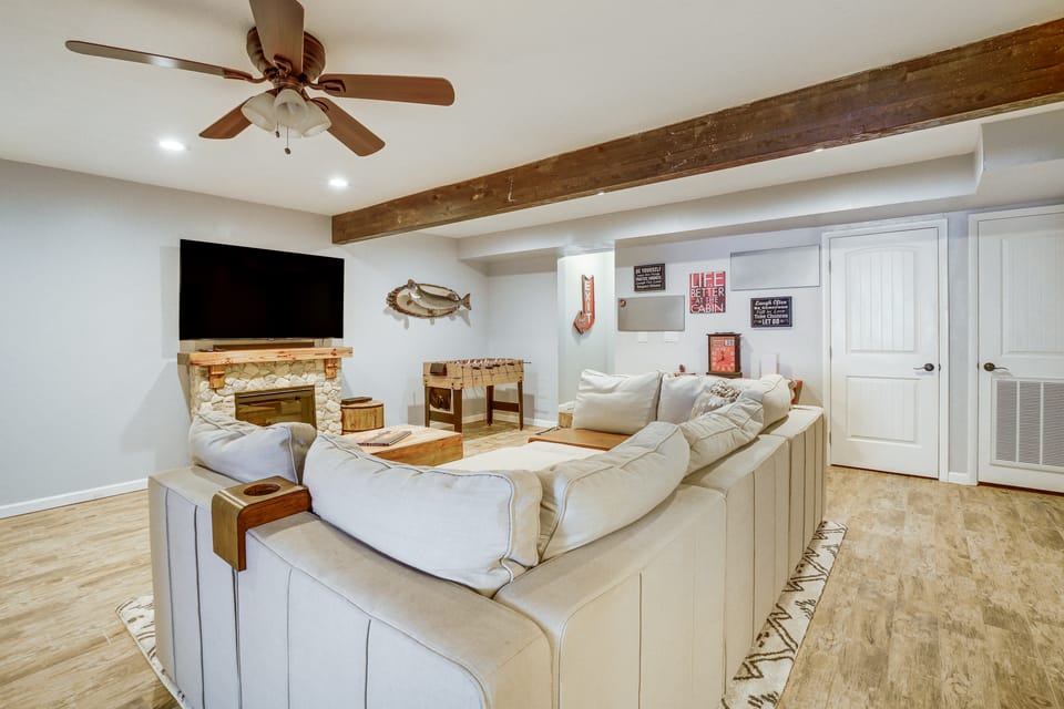 Spacious Yard & Deck! Great Space in Munds Park House in Munds Park