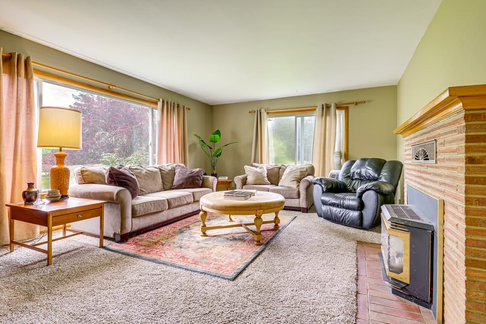 Great for Families! Peaceful Snohomish Escape! House in Everett