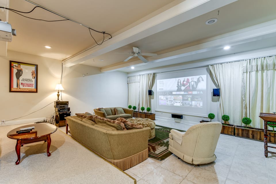 Group-Friendly Mtn Estate 2 Mi to Dtwn Waynesville House in Waynesville