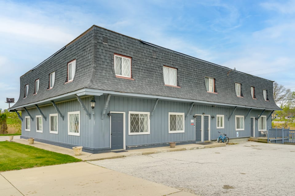 Creekside Picnic Area! Stay Near Blue Water Bridge Apartment in Port Huron