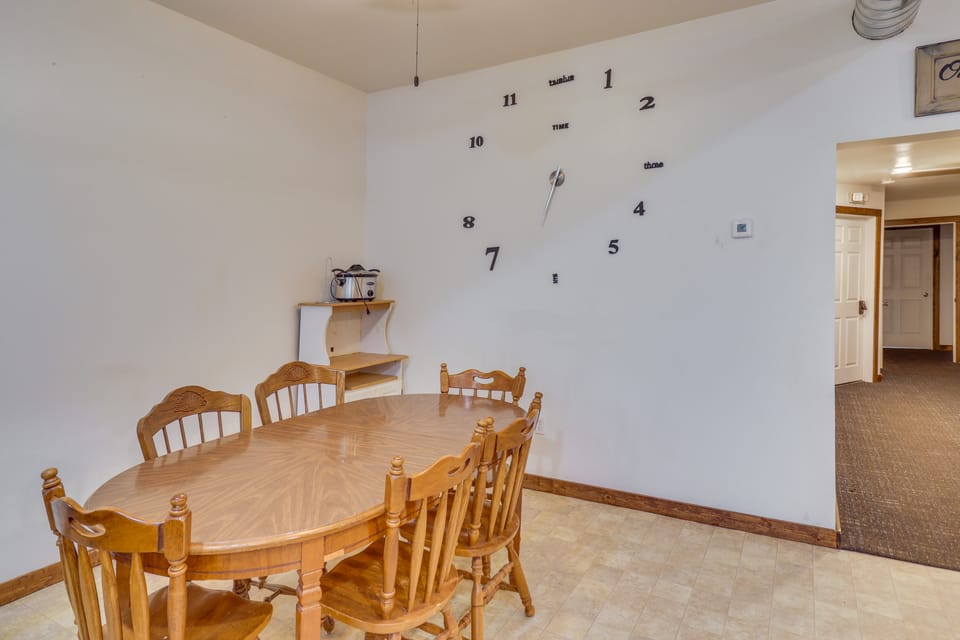 Walkable Main St Studio Near Lake Cochrane Apartment in South Dakota