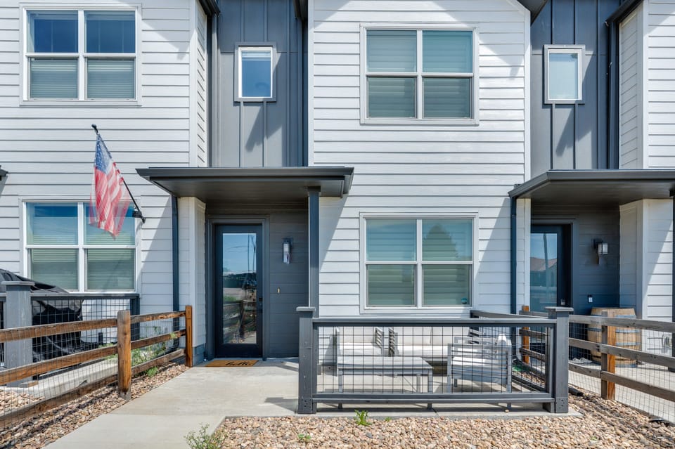 Sleek, Modern Denver Area Gem in Planned Community Apartment in Denver