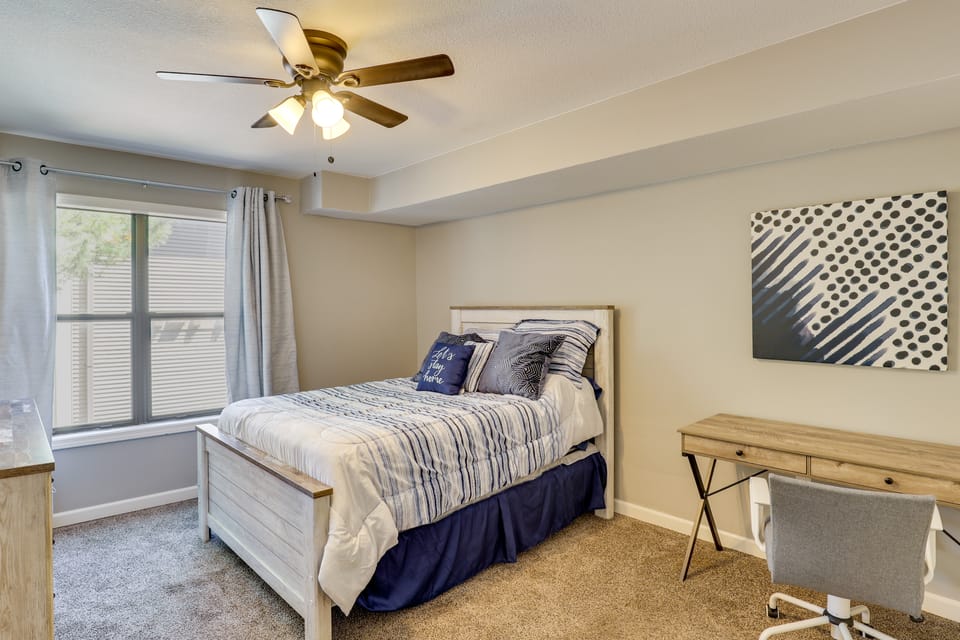 Walkable Pet-Friendly Monthly Stay in Quality Hill Apartment in Kansas City