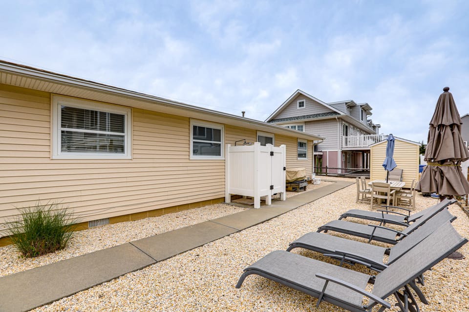 Walk to Beach! Pet-Friendly Getaway in Lavallette House in Toms River