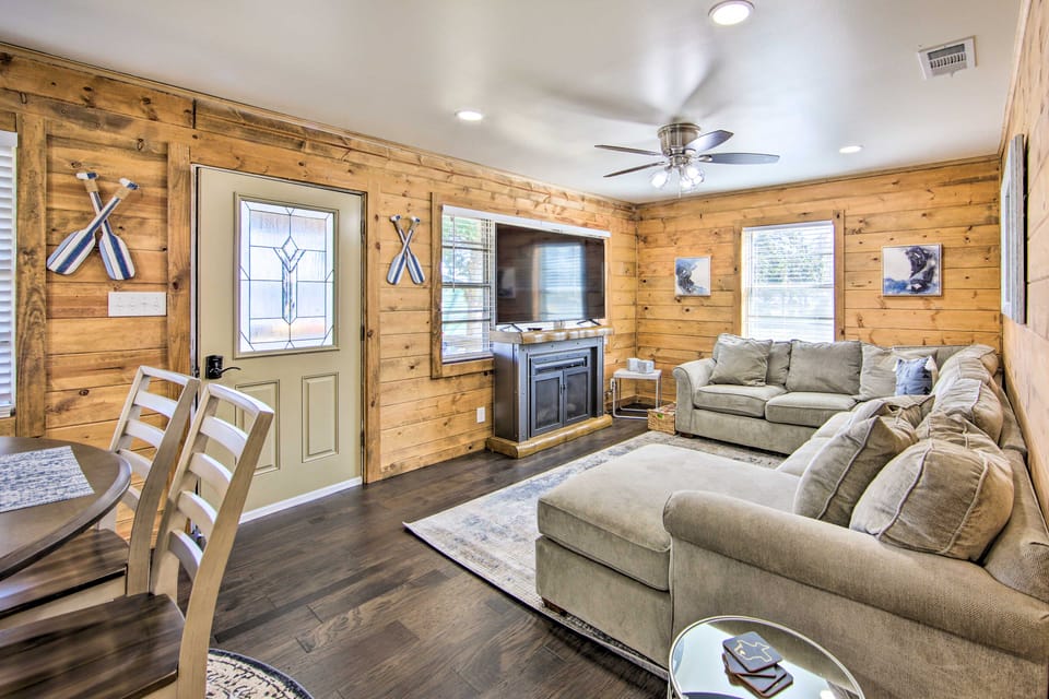 Dock & Lake Access! Daingerfield Gem w/ Tiny Home House in Texas
