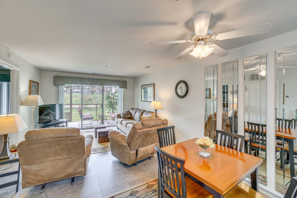 Screened Porch + Water Views: Branson Condo! Apartment in Branson