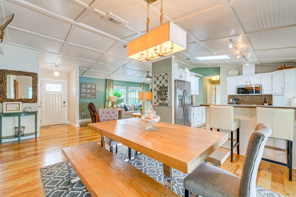 Coastal Group Getaway Near Three Sisters Springs House in Florida