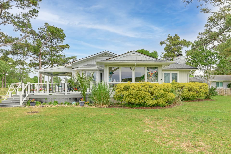 On the ICW: Personal Dock, Ocean Fishing & Beach! House in North Carolina