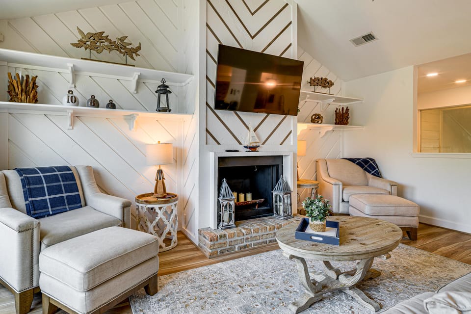 Lake Conroe Waterfront in Walden! Lovely 4 Bdrm! Apartment in Lake Conroe
