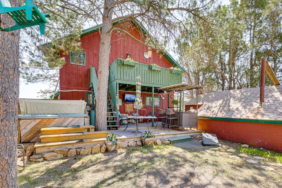 Private Deck + Hot Tub: Central Dickinson Home House in Dickinson