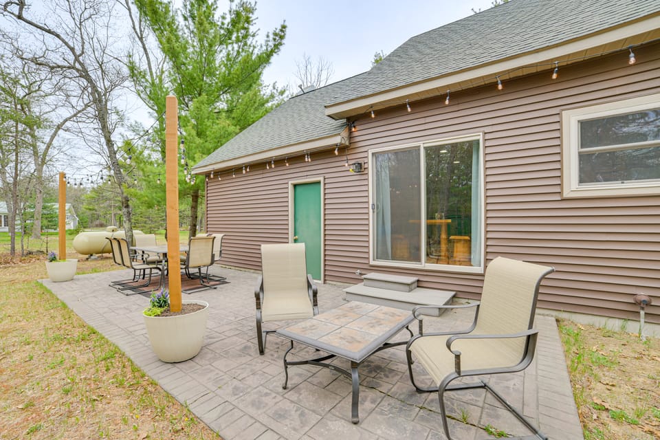 3 Mi to AuSable River! Forest Retreat w/ Fire Pit House in Oscoda Township