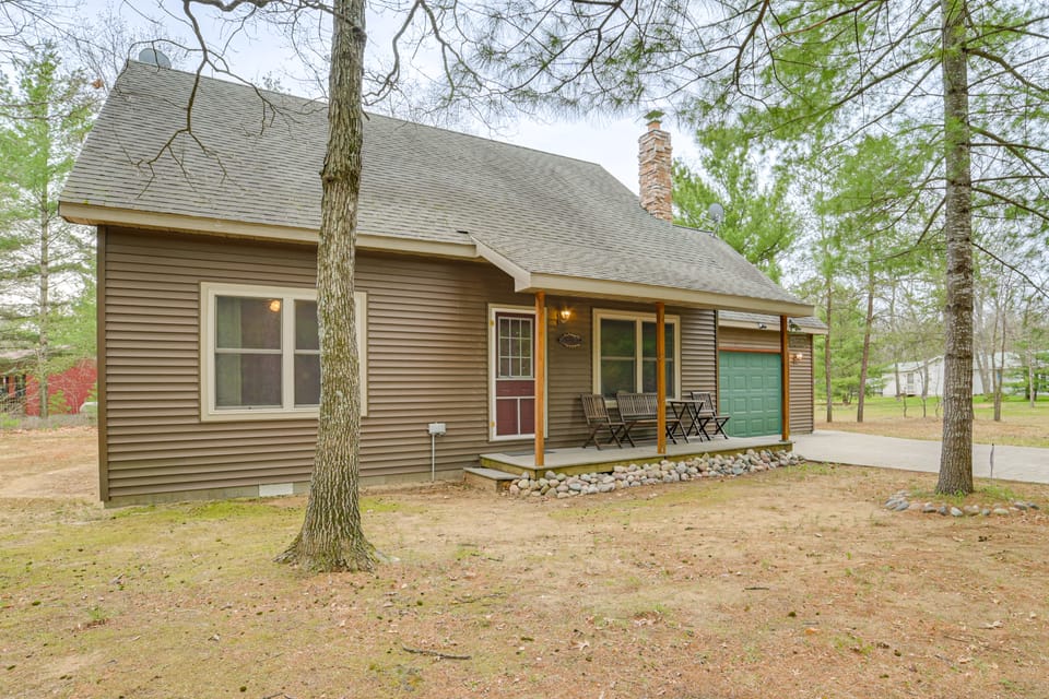 3 Mi to AuSable River! Forest Retreat w/ Fire Pit House in Oscoda Township