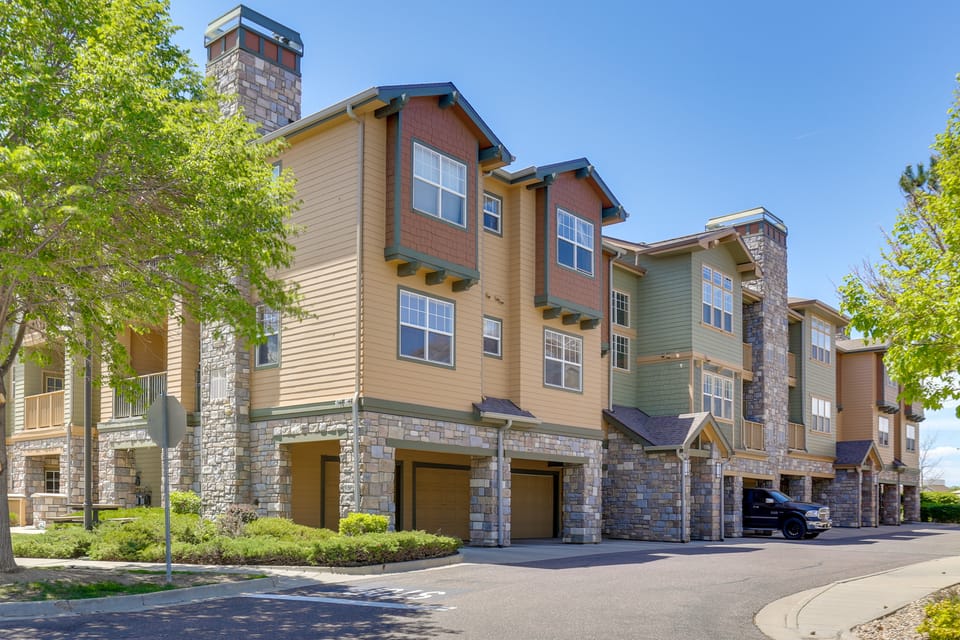 Easy E470 & 125 Access! Quiet Englewood Condo Apartment in Aurora
