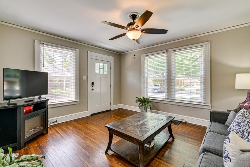 1 Mi to Uptown Hot Spots! Modern Charlotte Duplex House in Charlotte