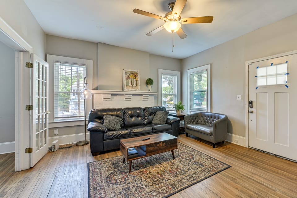 1 Mi to Uptown: Convenient Charlotte Base! House in Charlotte
