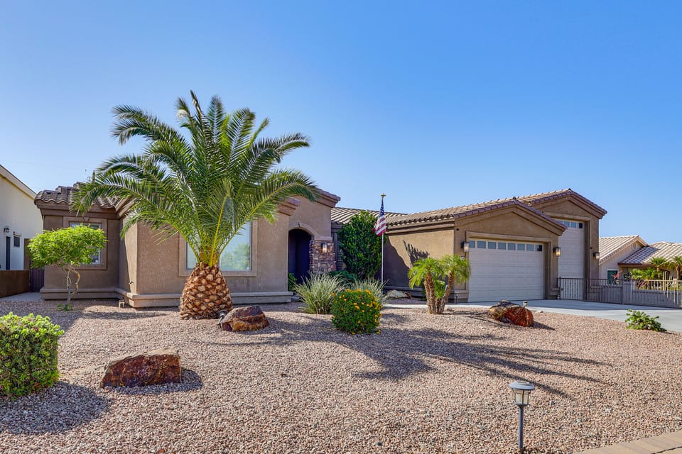 Ultimate Havasu Escape: Spacious 4BR 2 King Suites House in Lake Havasu City