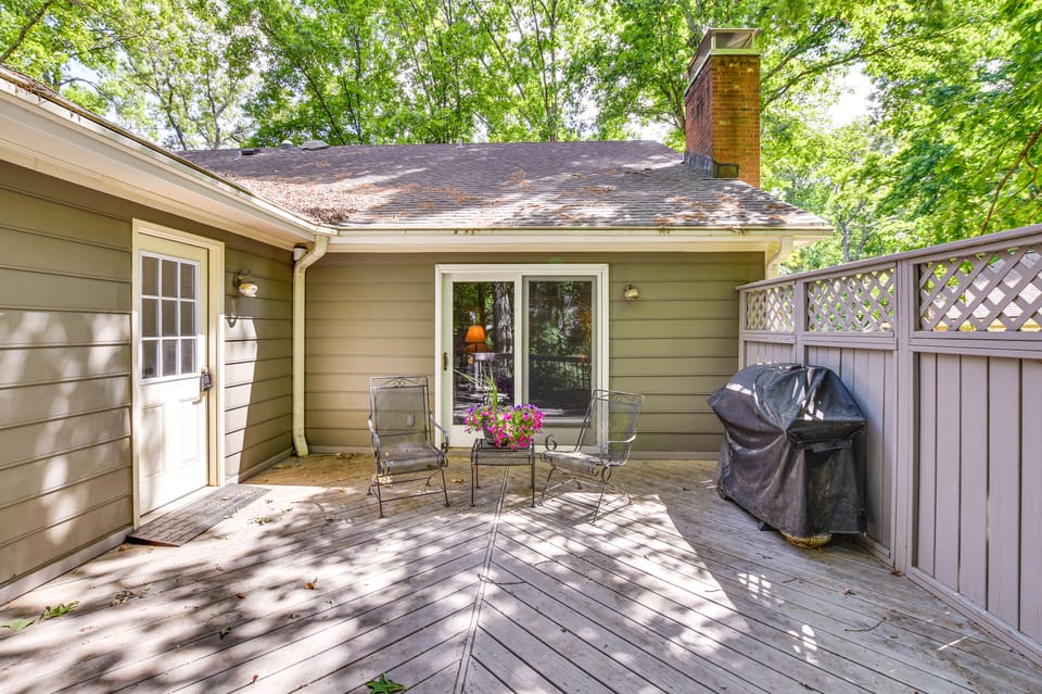 3 Mi to Dtwn Cary! Spacious Home w/ Deck & Grill House in Cary