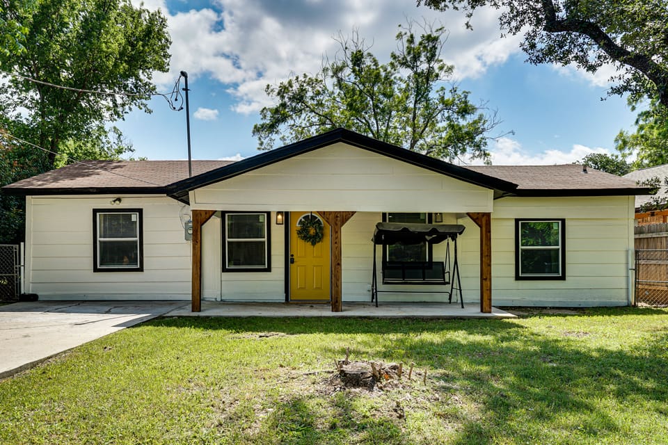 Walk to Historic Weatherford: Home w/ Yard House in Weatherford
