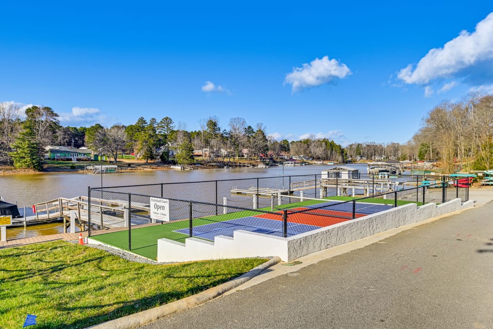 Pool & Lake Access! Sherrills Ford Tiny Home House in Lake Norman