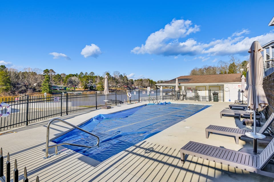 Pool & Lake Access! Sherrills Ford Tiny Home House in Lake Norman