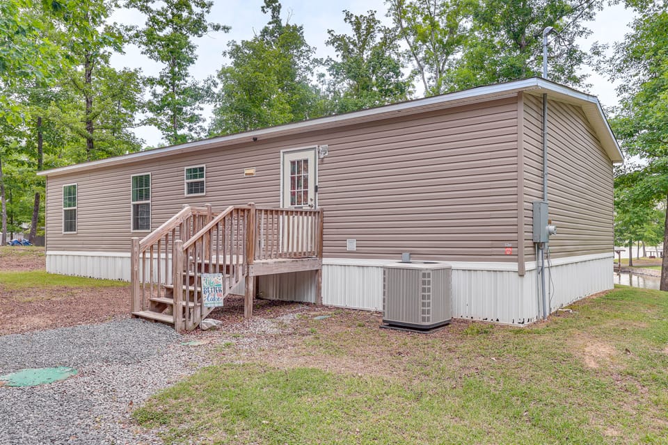 Neely Henry Lake Home w/ Private Dock House in Alabama