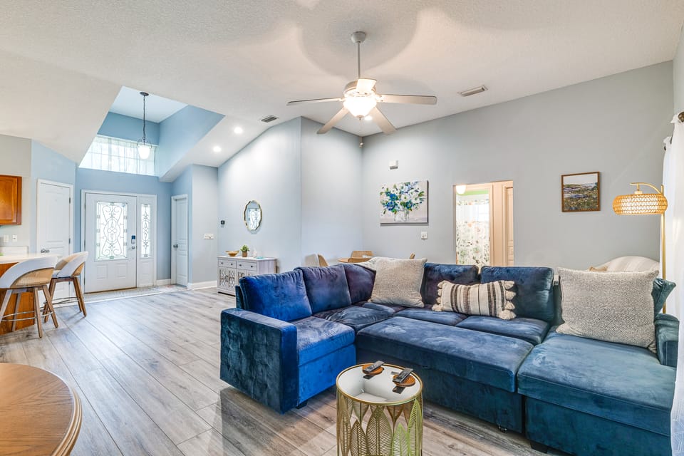 Heart of Lake County! Family Escape w/ Lanai, Pool House in Tavares