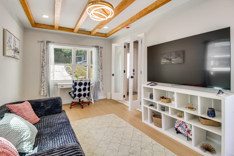 2 Mi to Truist Park! Modern Gem w/ Pool & Fire Pit House in Smyrna
