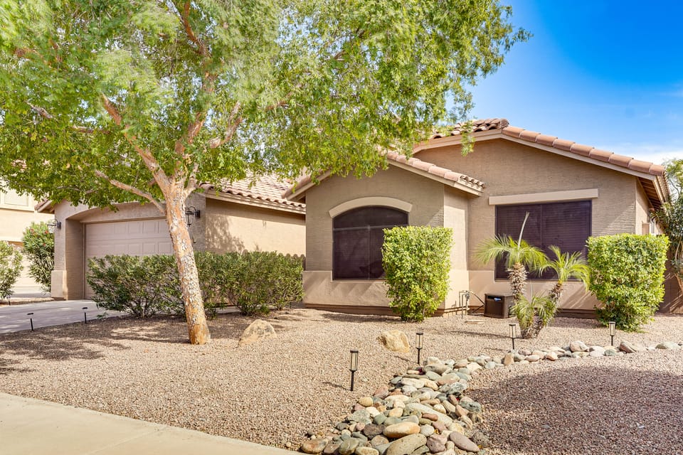 Hot Tub & WFH Ready! Golf Retreat in Maricopa House in Maricopa